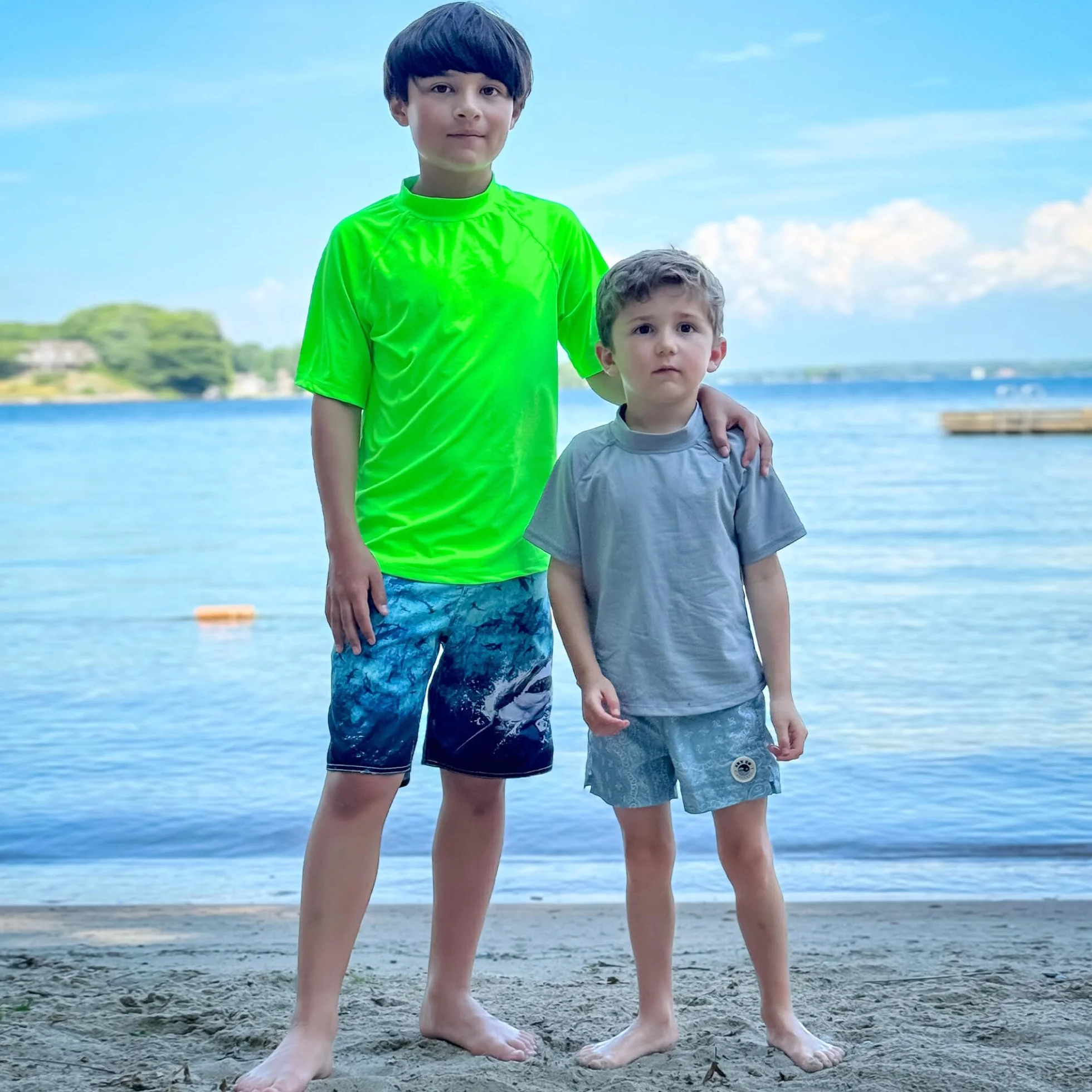 BIG ELEPHANT Rashguard a Maniche Corte per Bambini UPF 50+ Protezione Solare Costumi da Bagno (Pacco da 3)
