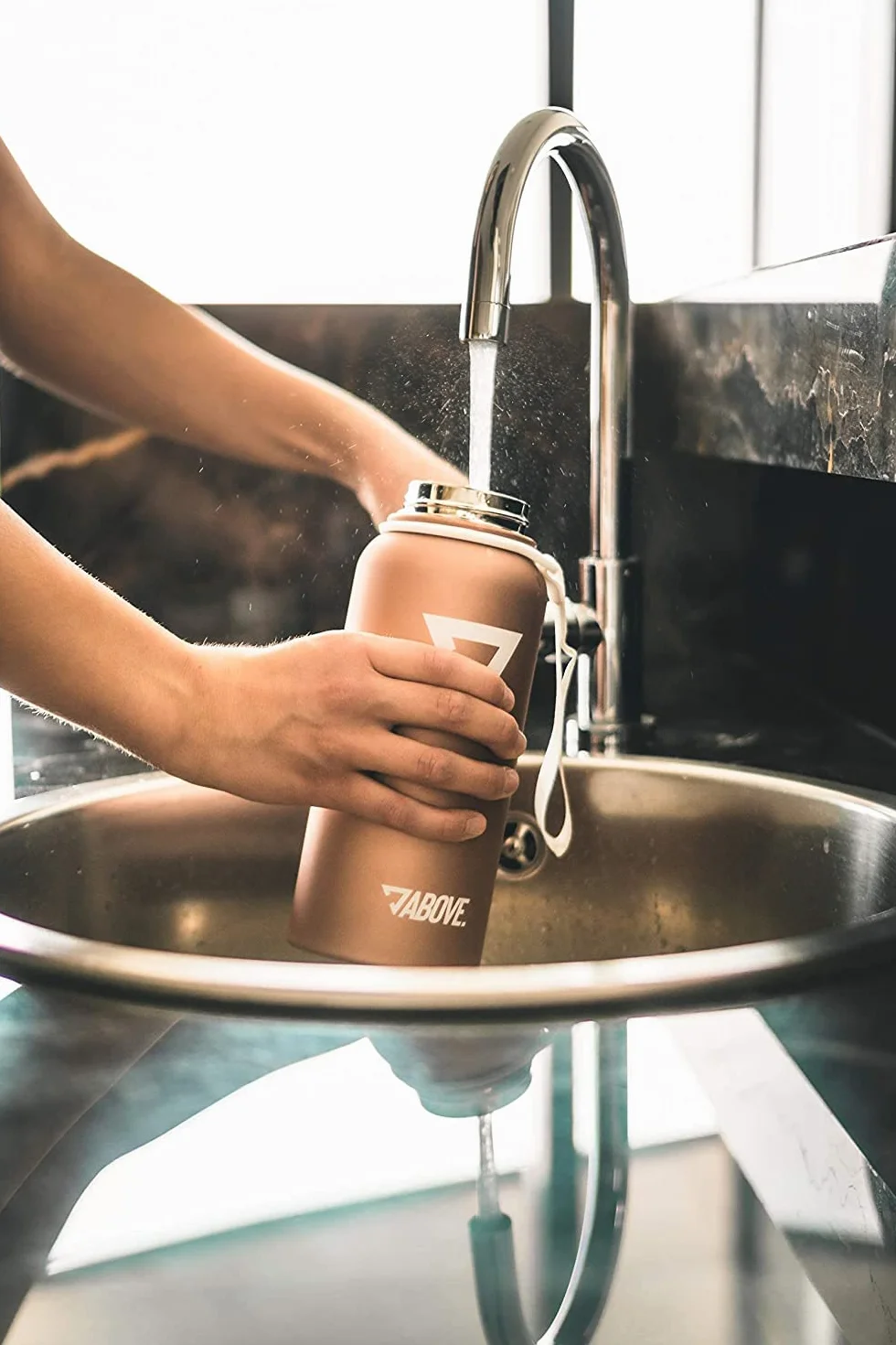 ABOVE Borraccia Termica 1L Acciaio Inox Doppia Parete Isolante Senza BPA Mantiene Caldo 12h Freddo 24h 2 Tappi Sport Outdoor Scatola Regalo Oliva