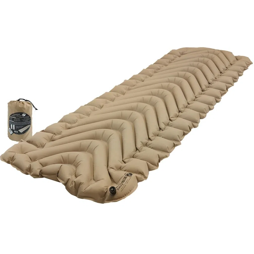 Klymit - Materassino gonfiabile statico a V isolato per campeggio, escursionismo leggero e viaggi zaino in spalla, materassino per il freddo, spessore 6,3 cm, sabbia coyote