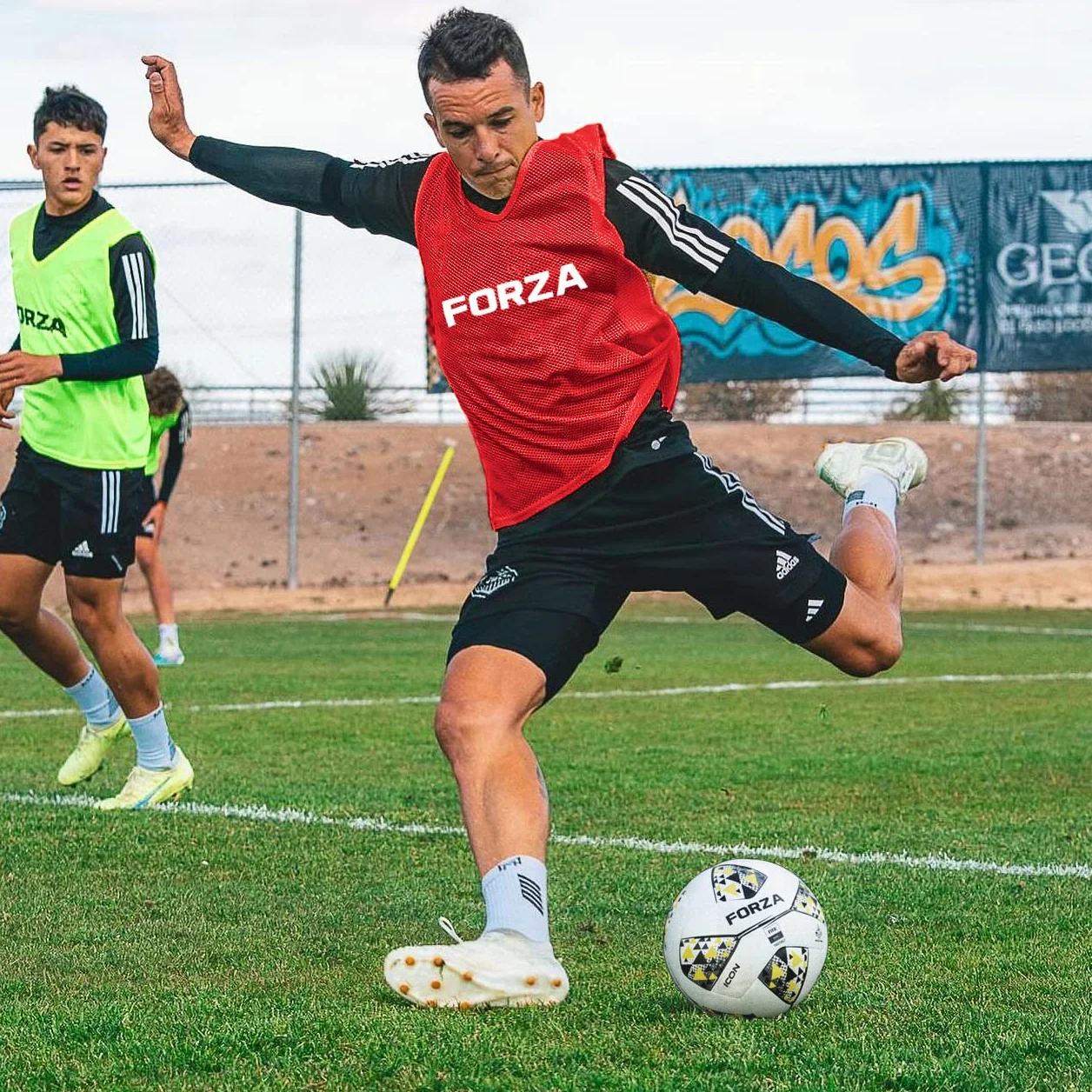 FORZA Pettorine da Allenamento Multi Sport Pacco da 5 Colori e Dimensioni