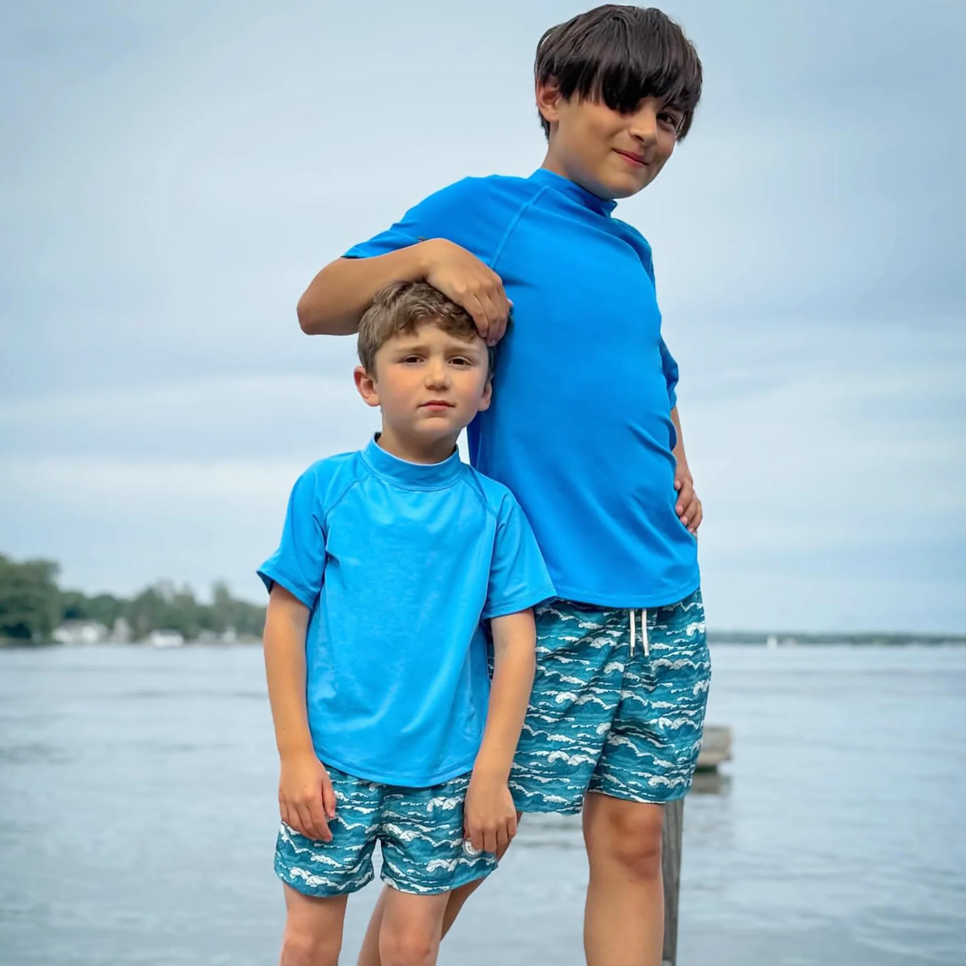 BIG ELEPHANT Rashguard a Maniche Corte per Bambini UPF 50+ Protezione Solare Costumi da Bagno (Pacco da 3)