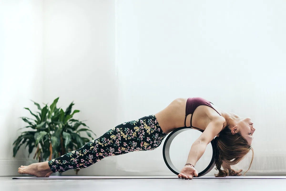 Yoga Design Lab Ruota da yoga, con stampa ecologica, extra resistente, imbottita, per esercizi di Dharma, migliora le tue posture e allunga più in profondità (notte di mandala)