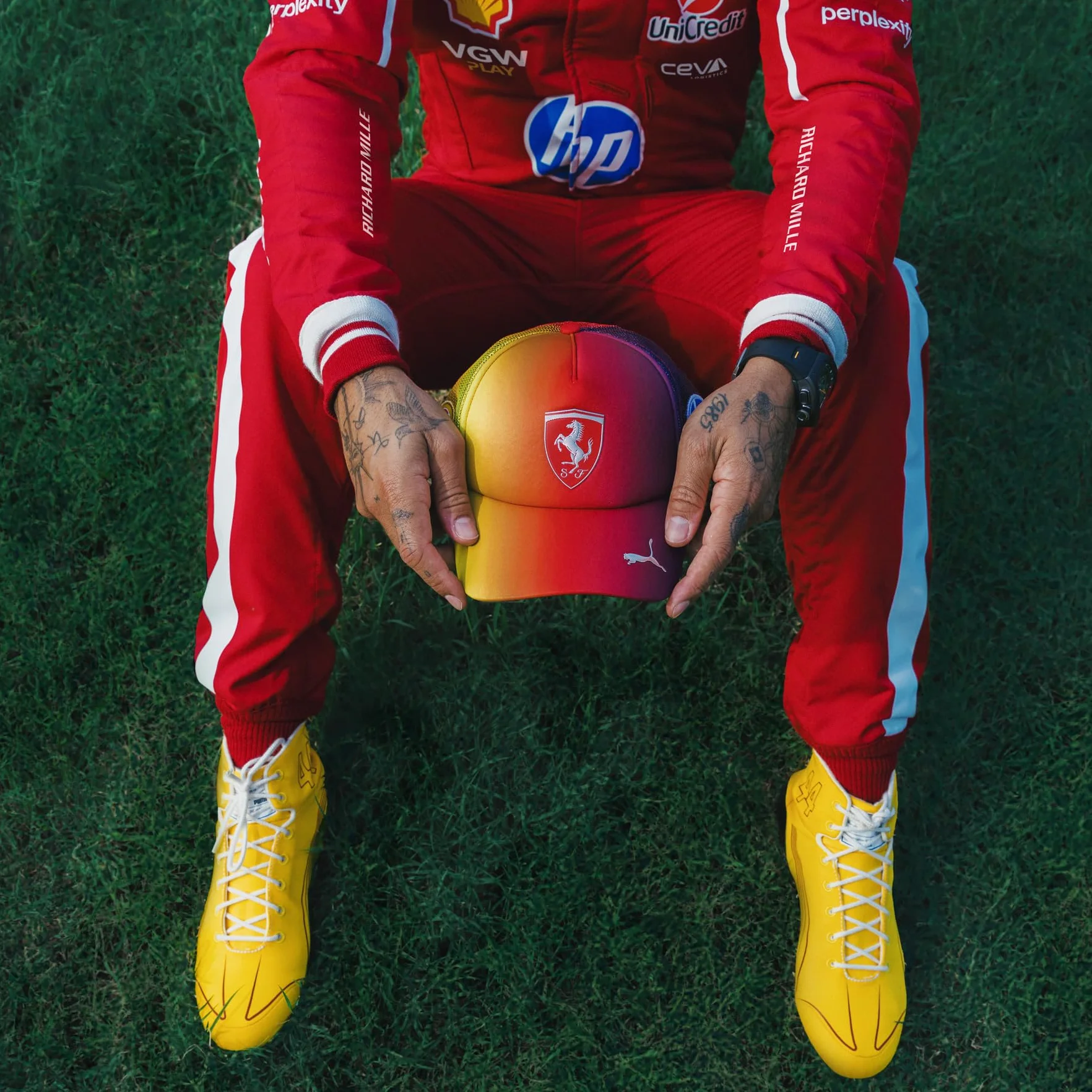 PUMA Scuderia Ferrari F1 Cappellino Edizione Speciale Lewis Hamilton GP Gran Bretagna 2025 – Sfumatura Rossa – Taglia Unica